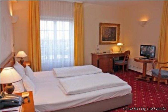 Hotel Schloss Edesheim Pokoj fotografie